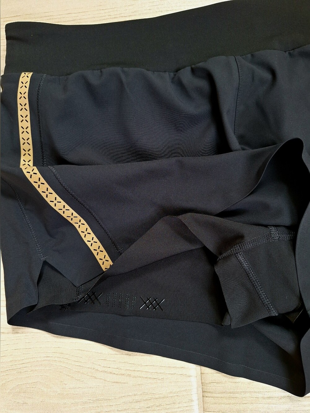 RHONE Breakaway Shorts 3" Black Gold Trim Size Large - Picture 9 of 13